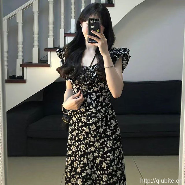 春夏新款法式碎花吊带长裙子收腰