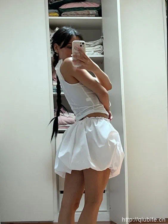 elle 穿上气球裙,美成一片云