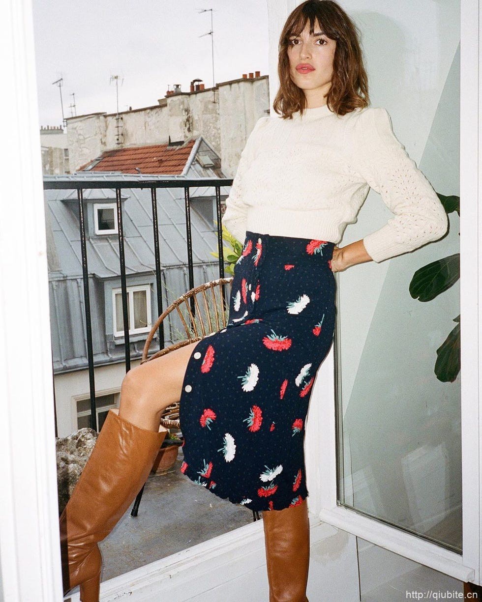 jeanne releases a photo on instagram with the following caption a skirt a day keeps the rain away 🤷🏻♀️ no usa distribution for editorial use only not to be published in books or photo books please note fees charged by the agency are for the agency’s services only, and do not, nor are they intended to, convey to the user any ownership of copyright or license in the material the agency does not claim any ownership including but not limited to copyright or license in the attached material by publishing this material you expressly agree to indemnify and to hold the agency and its directors, shareholders and employees harmless from any loss, claims, damages, demands, expenses including legal fees, or any causes of action or allegation against the agency arising out of or connected in any way with publication of the material 针织上衣+半裙,有点成熟有点淑女