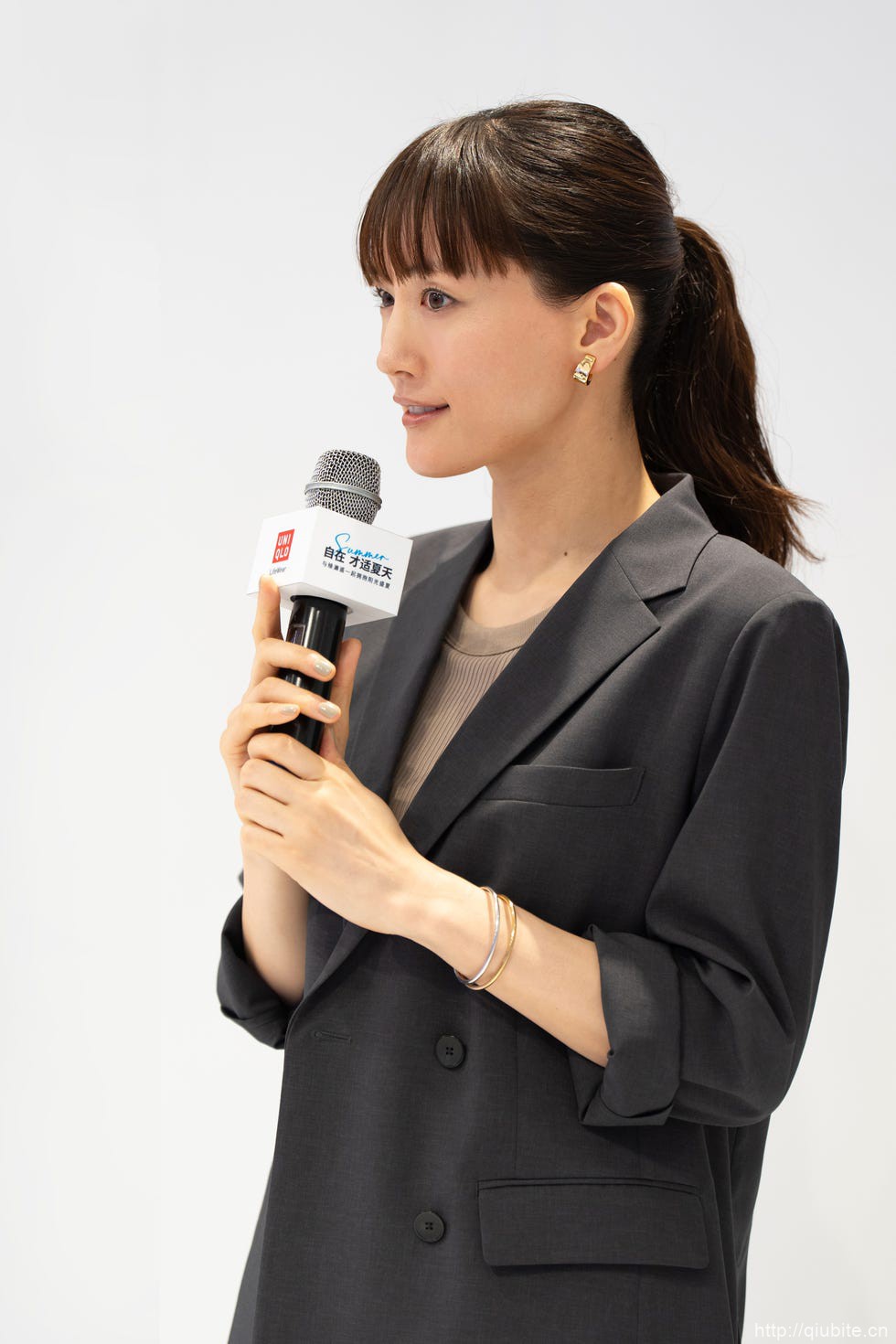从绫濑遥的衣橱里，复制一份「不费力」的夏日时髦