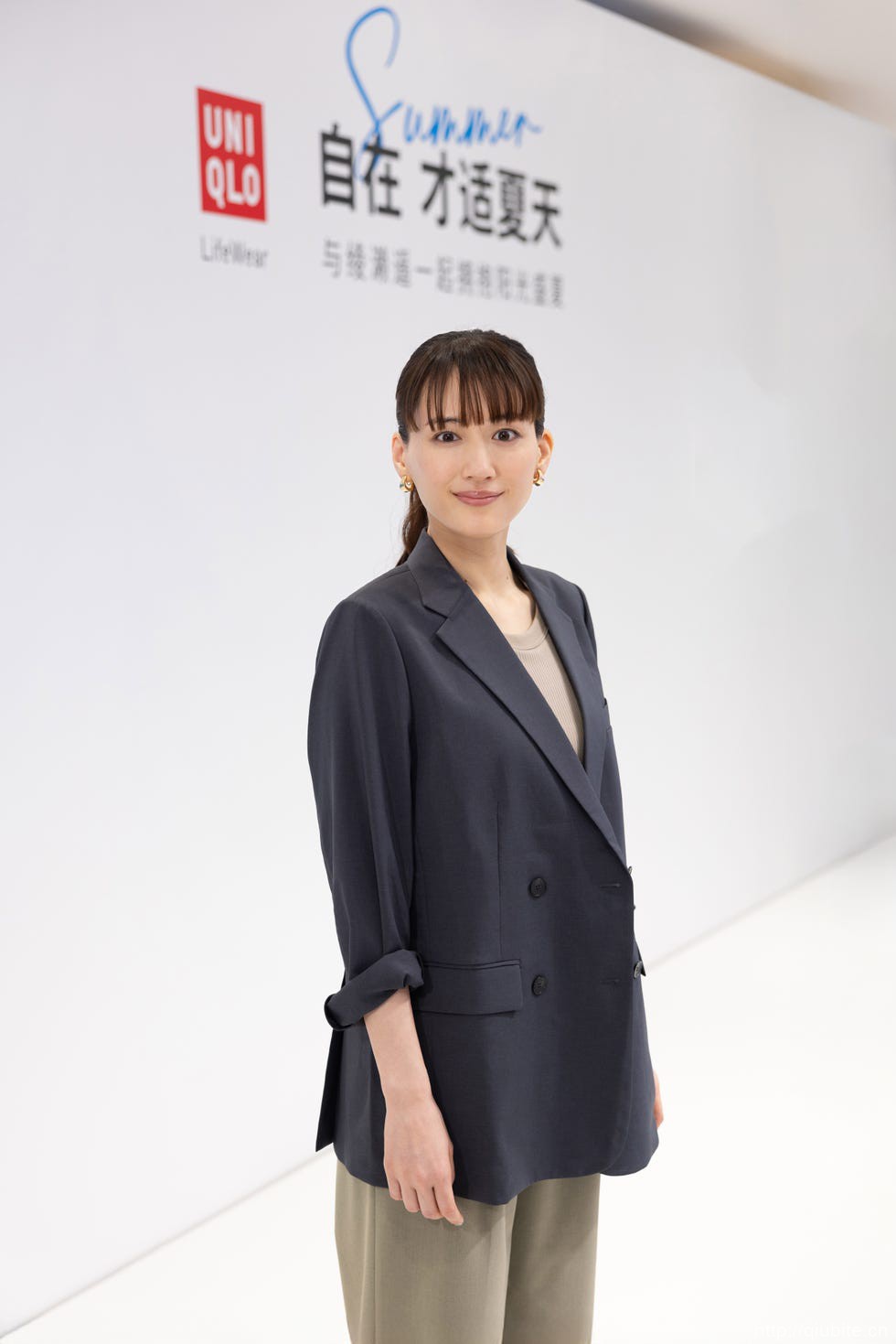 从绫濑遥的衣橱里，复制一份「不费力」的夏日时髦
